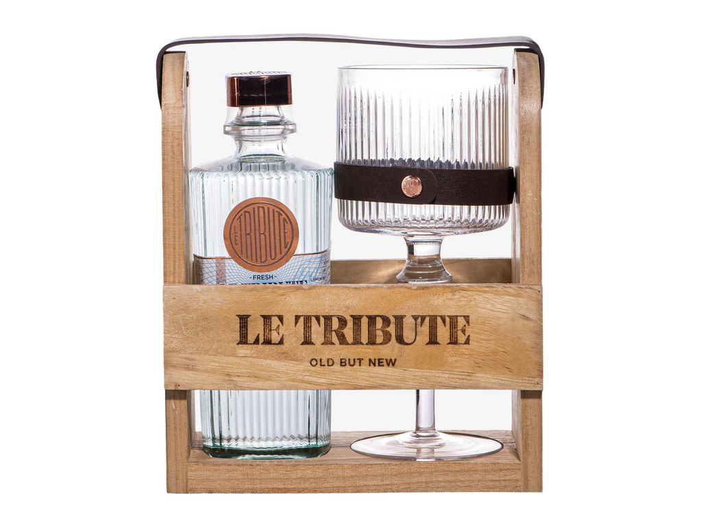 Gin Le Tribute madera con copa